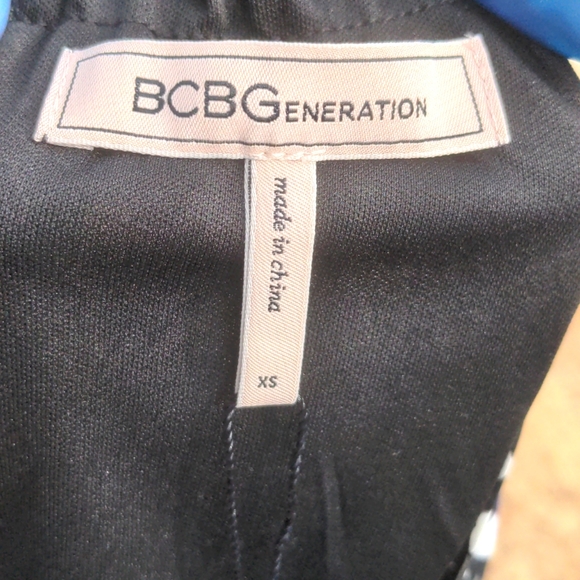 BCBGeneration Black/White/Lavender 'Fallen Petals' Relaxed Halter Neck Tie Dress - Picture 15 of 16